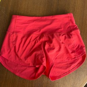 BRAND NEW Size 4 Lulu shorts 2.5” inseam